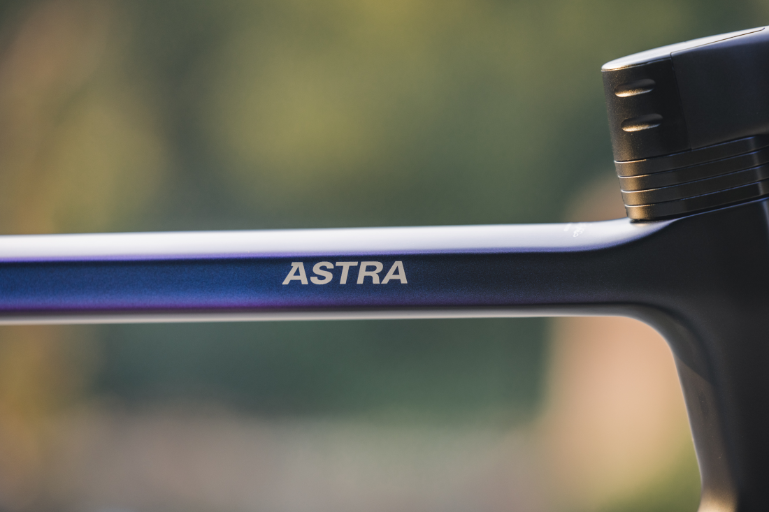 Astra disc, camaleont, Sram Rival eTap AXS, Microtech MrLite, 2023