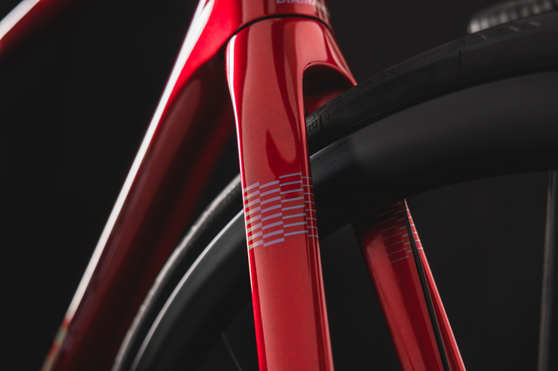 Diamante disc, candy red, Shimano Ultegra Di2, Microtech RE38, 2023